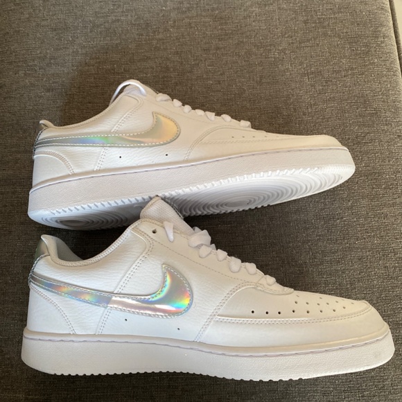 Nike - Picture 4 of 7